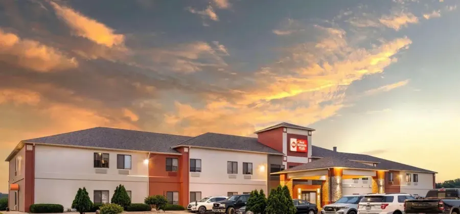 Best Western Plus Albert Lea I-90/I-35 Hotel exterior at sunset